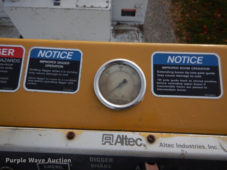 image for item DH8037 1999 International 4700  digger derrick truck