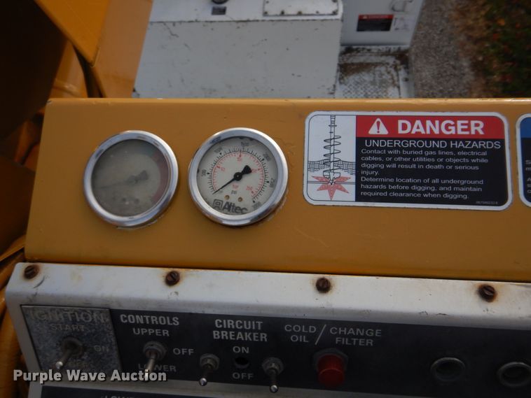 image for item DH8037 1999 International 4700  digger derrick truck