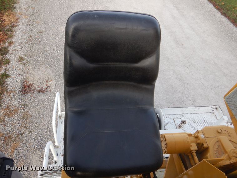 image for item DH8037 1999 International 4700  digger derrick truck