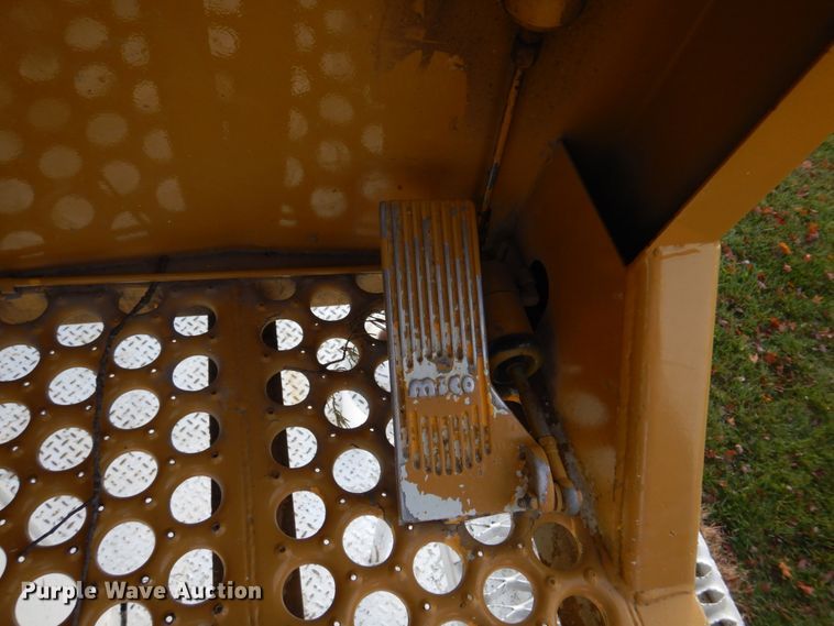 image for item DH8037 1999 International 4700  digger derrick truck