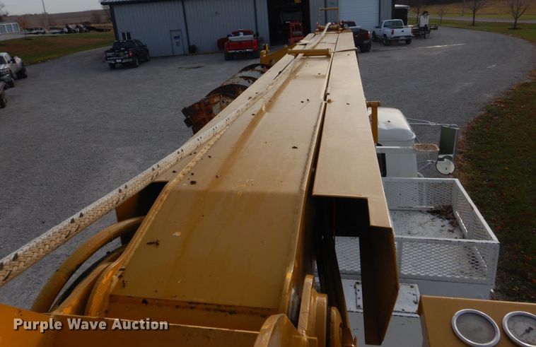 image for item DH8037 1999 International 4700  digger derrick truck