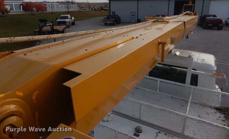 image for item DH8037 1999 International 4700  digger derrick truck