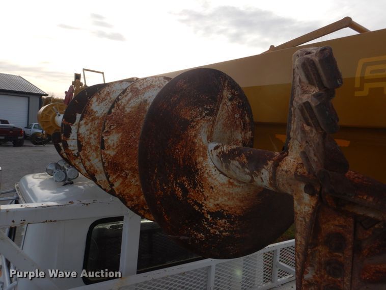 image for item DH8037 1999 International 4700  digger derrick truck