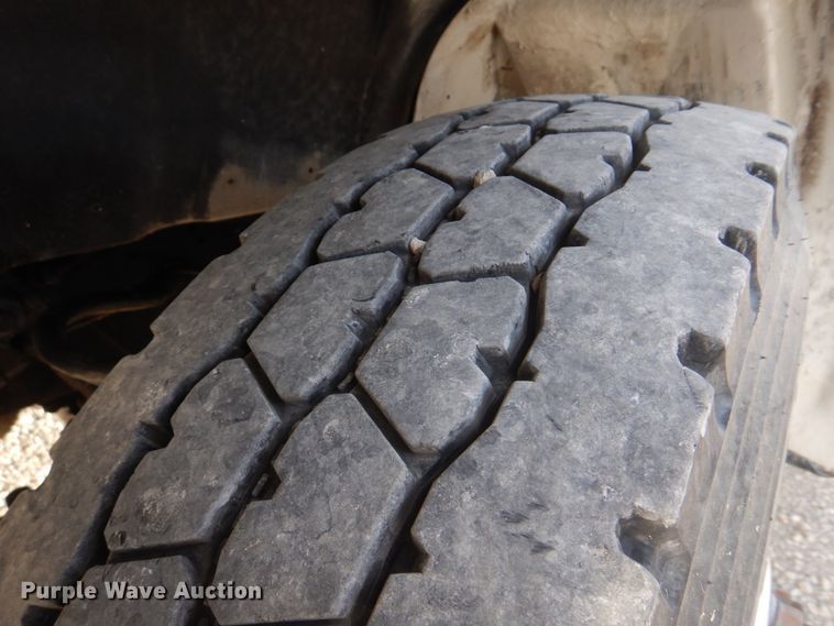 image for item DH8037 1999 International 4700  digger derrick truck