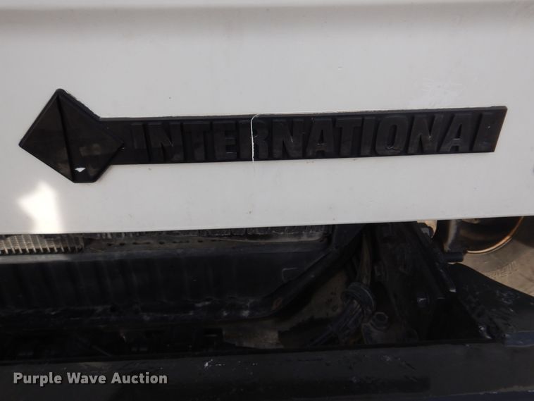 image for item DH8037 1999 International 4700  digger derrick truck