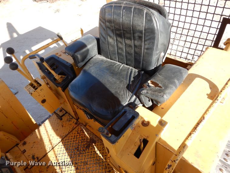 image for item DI8505 1988 John Deere 650G  pipelayer