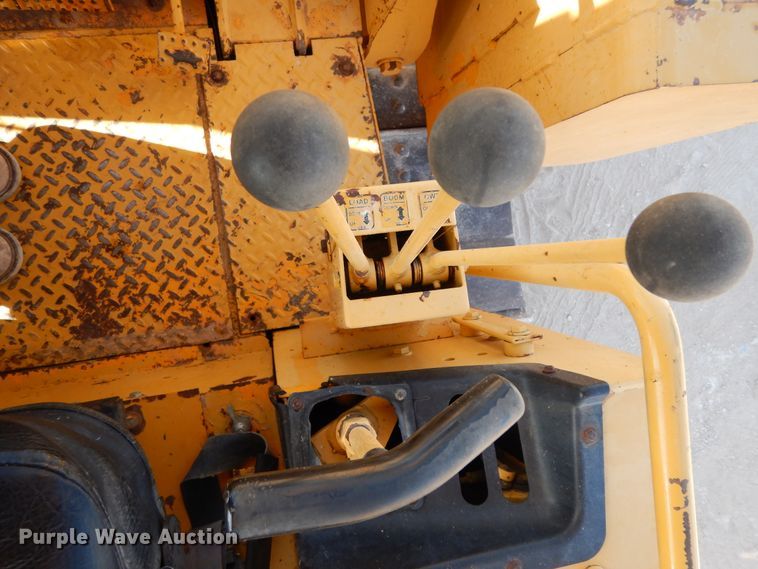 image for item DI8505 1988 John Deere 650G  pipelayer