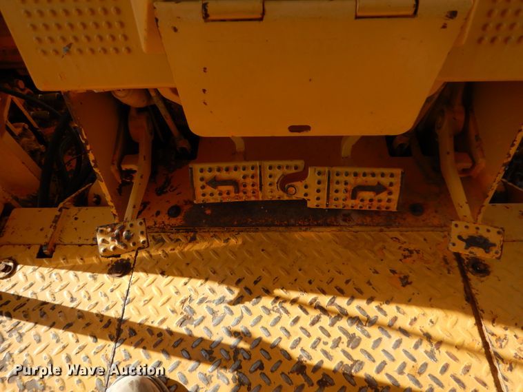 image for item DI8505 1988 John Deere 650G  pipelayer