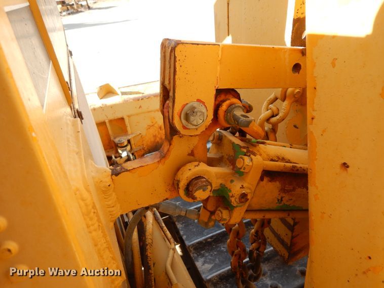 image for item DI8505 1988 John Deere 650G  pipelayer