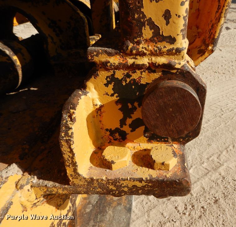 image for item DI8505 1988 John Deere 650G  pipelayer