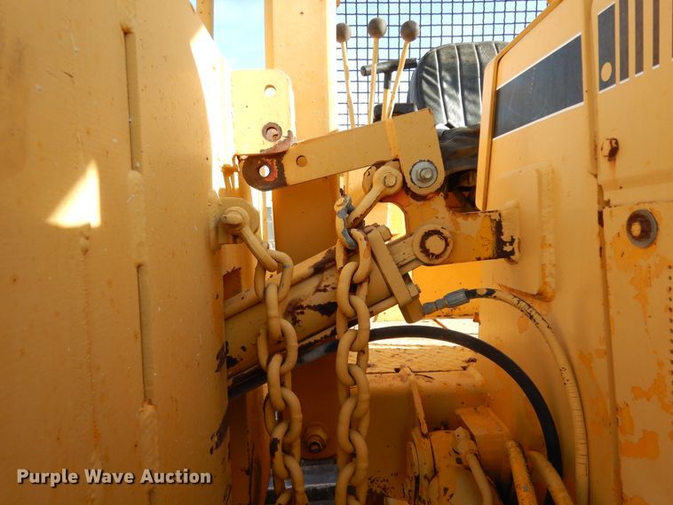 image for item DI8505 1988 John Deere 650G  pipelayer