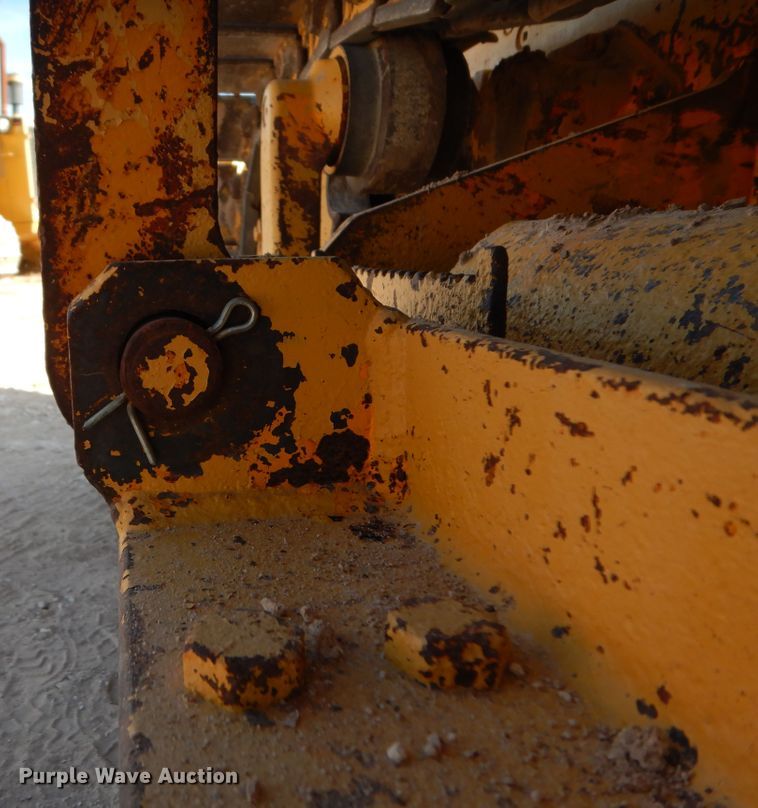 image for item DI8505 1988 John Deere 650G  pipelayer