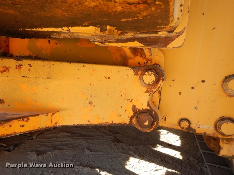 image for item DI8505 1988 John Deere 650G  pipelayer