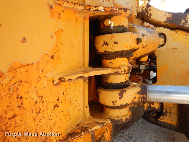 image for item DI8505 1988 John Deere 650G  pipelayer