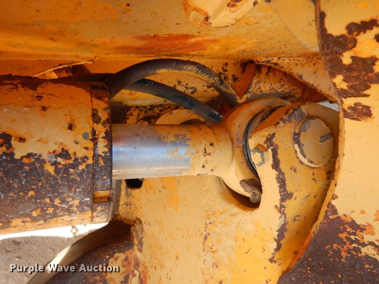 image for item DI8505 1988 John Deere 650G  pipelayer