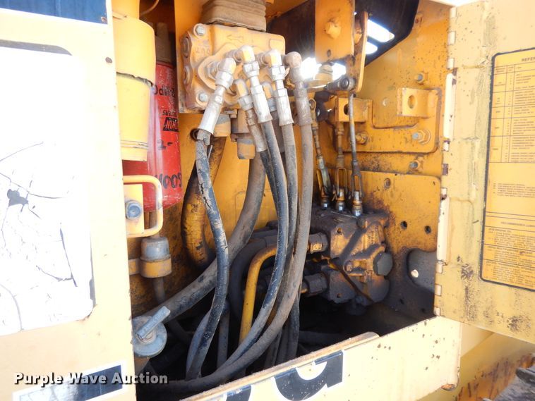 image for item DI8505 1988 John Deere 650G  pipelayer