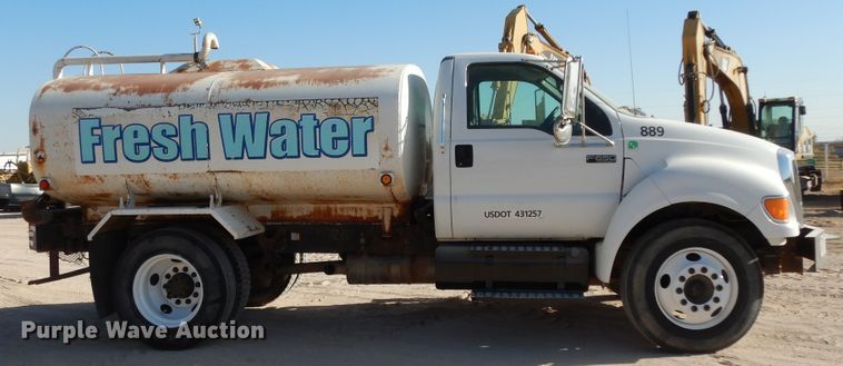 image for item DI8518 2007 Ford F650 Super Duty XL  water truck