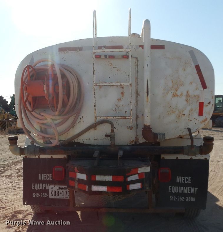 image for item DI8518 2007 Ford F650 Super Duty XL  water truck