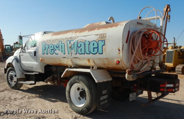 image for item DI8518 2007 Ford F650 Super Duty XL  water truck
