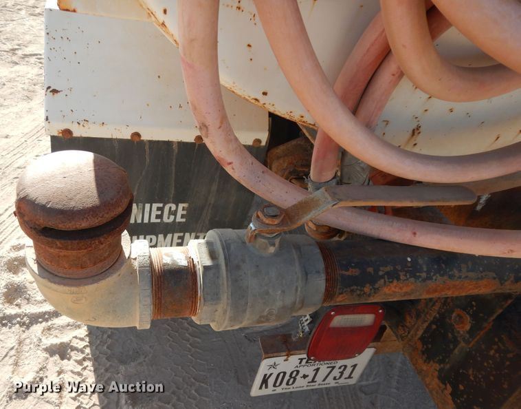 image for item DI8518 2007 Ford F650 Super Duty XL  water truck