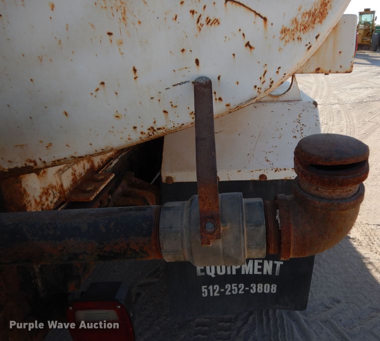 image for item DI8518 2007 Ford F650 Super Duty XL  water truck