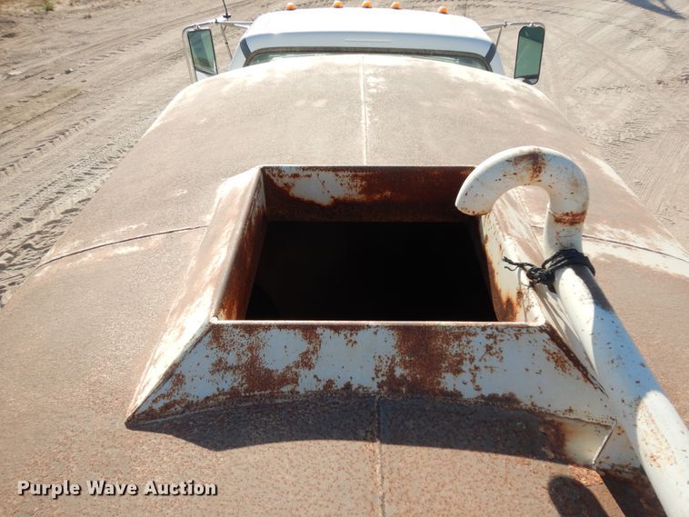 image for item DI8518 2007 Ford F650 Super Duty XL  water truck