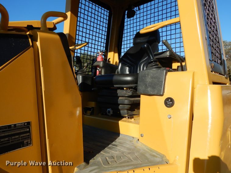 image for item DI8547 2006 Caterpillar D4G XL  dozer