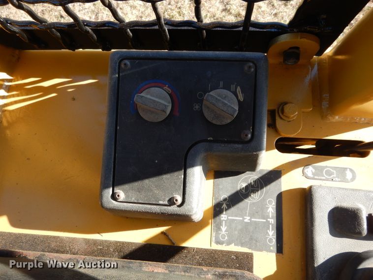 image for item DI8547 2006 Caterpillar D4G XL  dozer