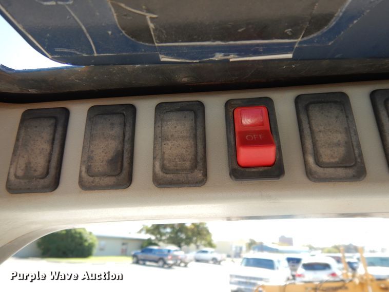 image for item DI8549 2011 Bobcat S185  skid steer loader