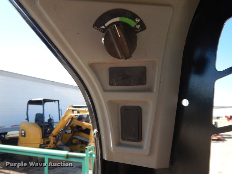 image for item DI8553 2017 Caterpillar 259D  tracked skid steer loader