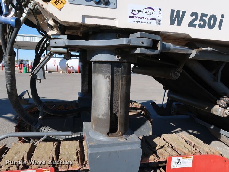 image for item DJ2450 2016 Wirtgen W250i  milling machine