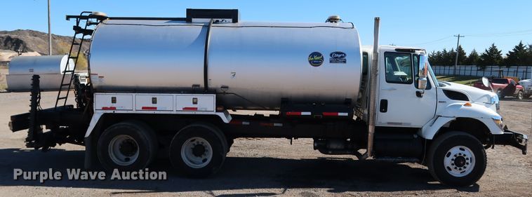 image for item DJ2452 2010 International 7400  oil distributor truck