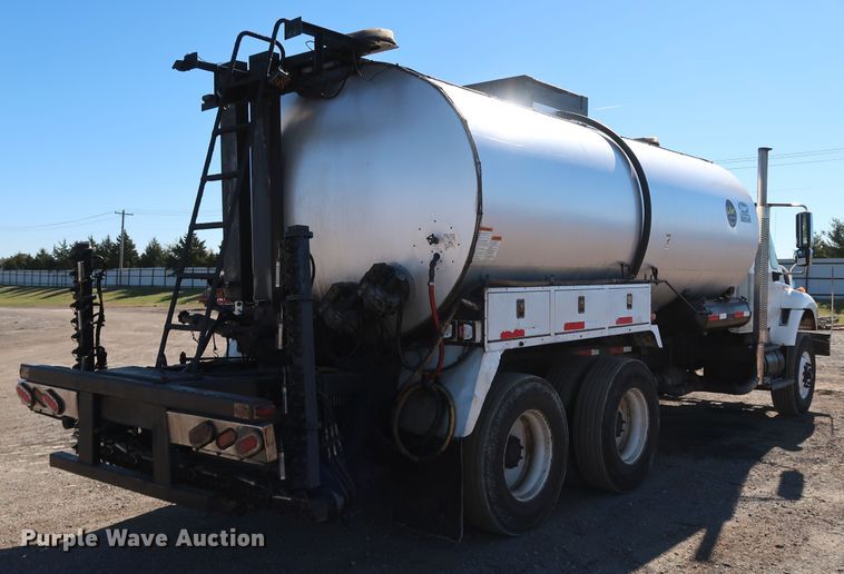 image for item DJ2452 2010 International 7400  oil distributor truck