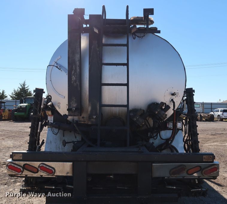 image for item DJ2452 2010 International 7400  oil distributor truck