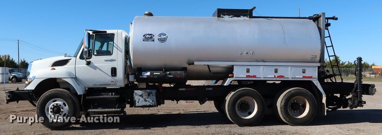 image for item DJ2452 2010 International 7400  oil distributor truck