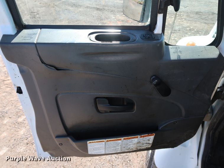 image for item DJ2452 2010 International 7400  oil distributor truck