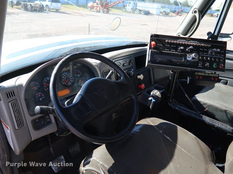 image for item DJ2452 2010 International 7400  oil distributor truck