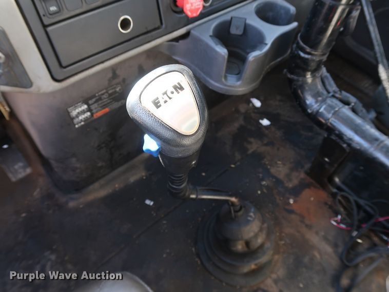 image for item DJ2452 2010 International 7400  oil distributor truck