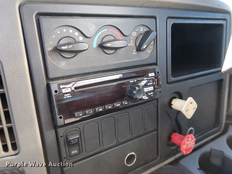 image for item DJ2452 2010 International 7400  oil distributor truck