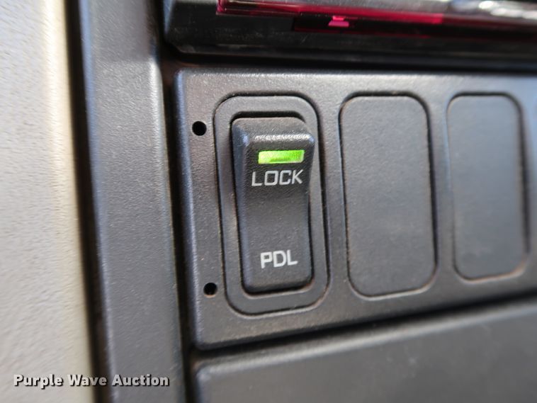 image for item DJ2452 2010 International 7400  oil distributor truck