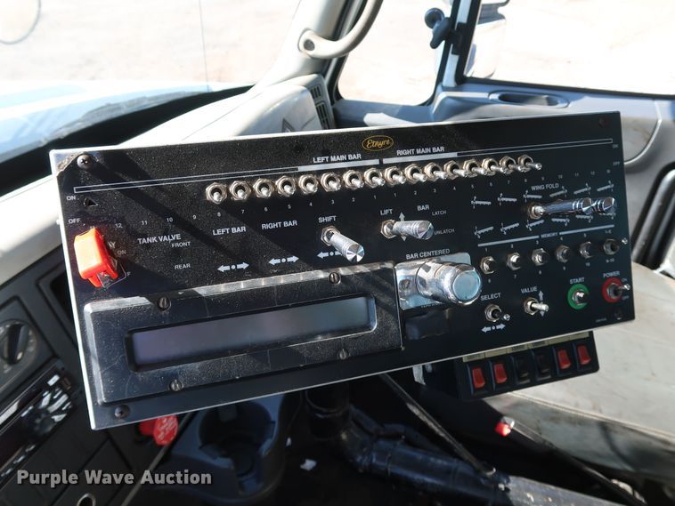 image for item DJ2452 2010 International 7400  oil distributor truck