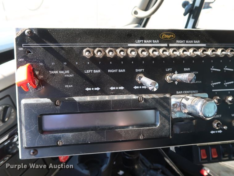 image for item DJ2452 2010 International 7400  oil distributor truck