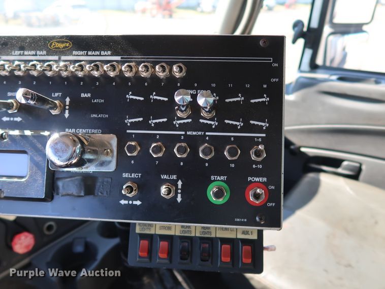 image for item DJ2452 2010 International 7400  oil distributor truck