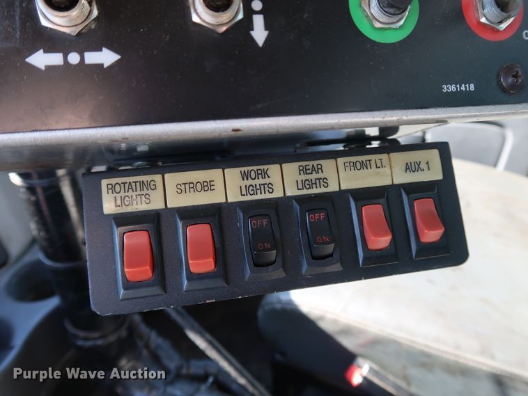 image for item DJ2452 2010 International 7400  oil distributor truck