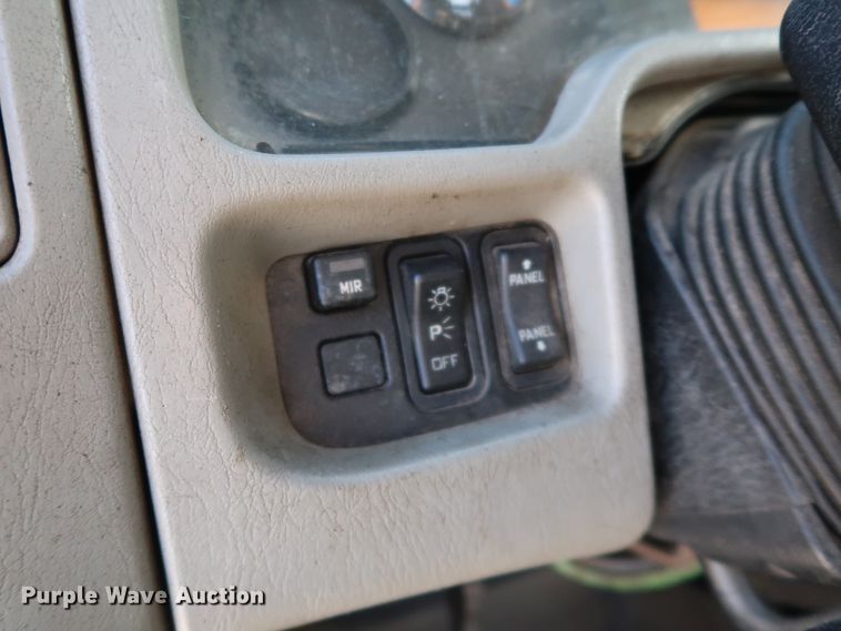 image for item DJ2452 2010 International 7400  oil distributor truck