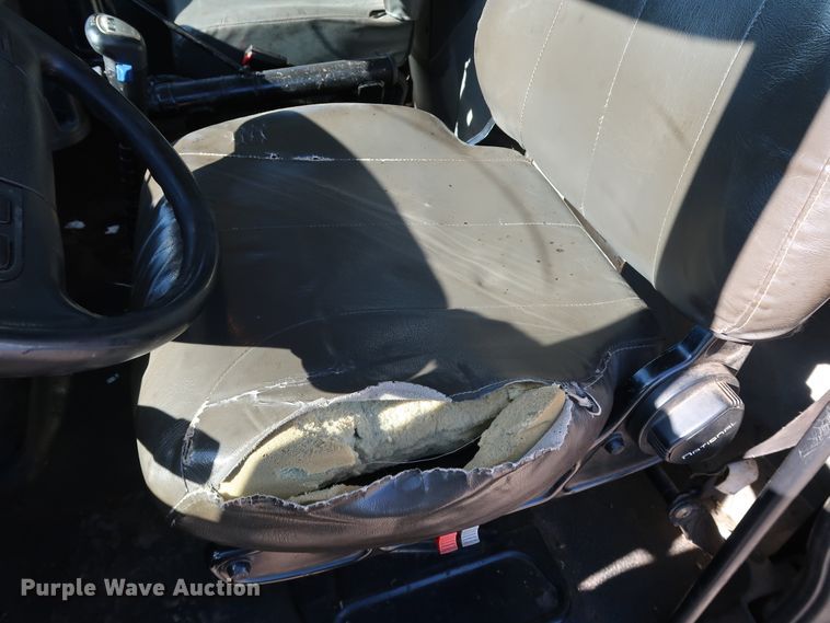 image for item DJ2452 2010 International 7400  oil distributor truck