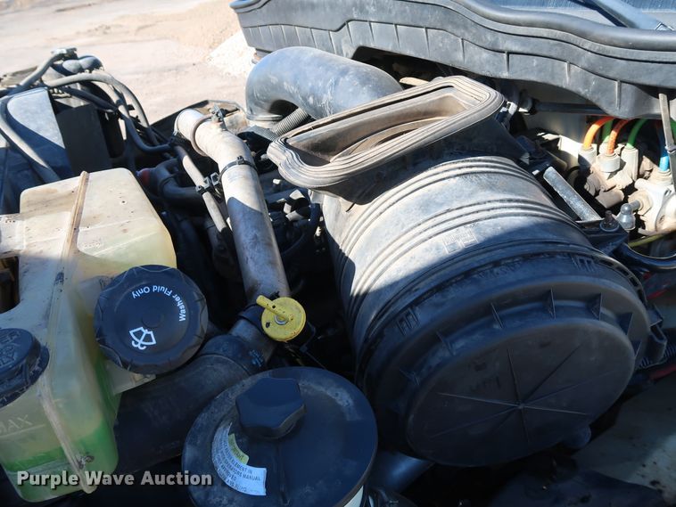 image for item DJ2452 2010 International 7400  oil distributor truck