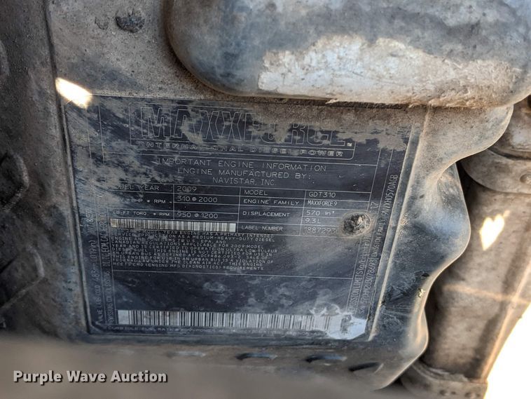 image for item DJ2452 2010 International 7400  oil distributor truck