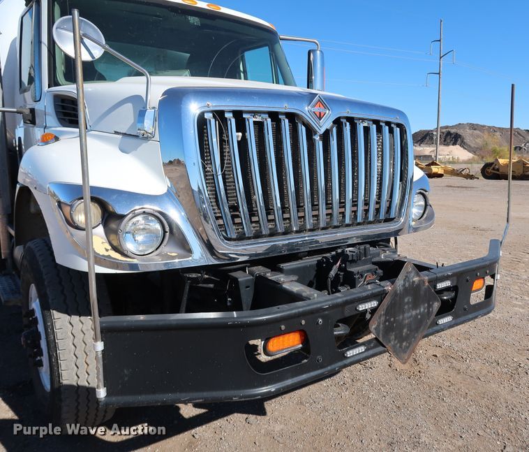 image for item DJ2452 2010 International 7400  oil distributor truck