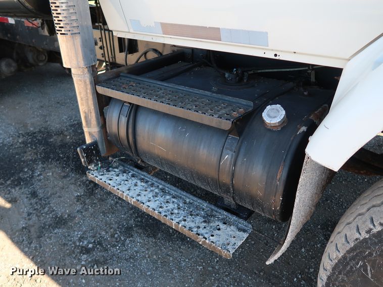 image for item DJ2452 2010 International 7400  oil distributor truck